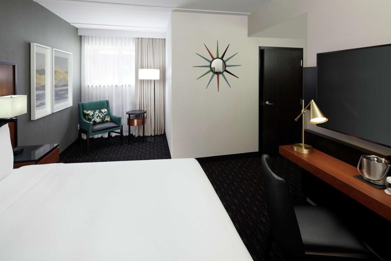 Doubletree By Hilton Montreal Airport Hotel Dorval Bagian luar foto
